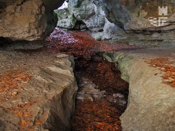 Jaskinia na Dupce w Siedlcu, nazwa oznacza w staropolskiej mowie dziurÄ w ziemi.